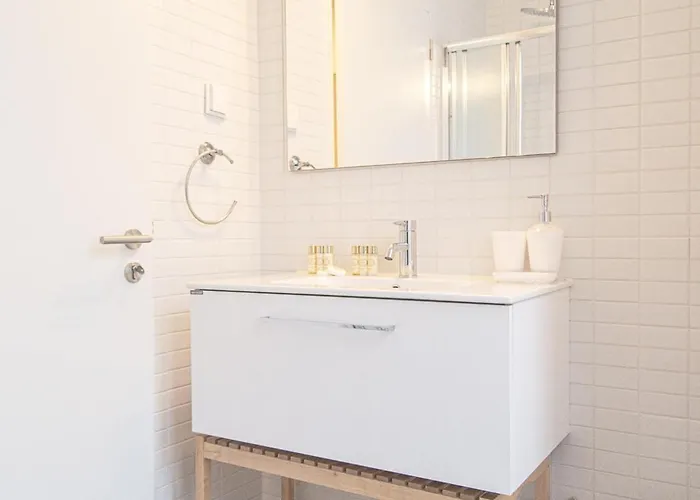 Bairro Alto Charming Bright With Ac Elevator شقة