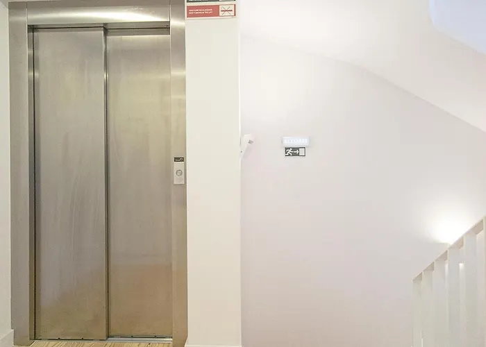 Bairro Alto Charming Bright With Ac Elevator شقة