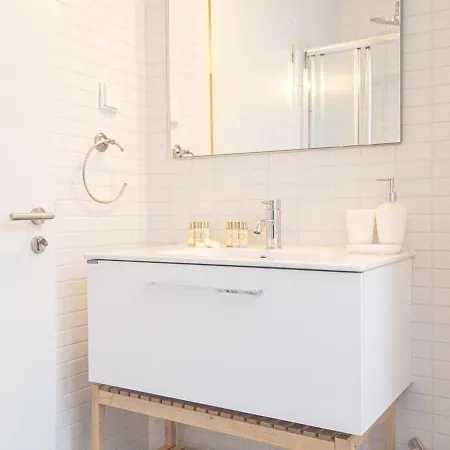 Bairro Alto Charming Bright With Ac Elevator 公寓